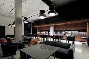 Café da manhã continental todos os dias mediante uma taxa