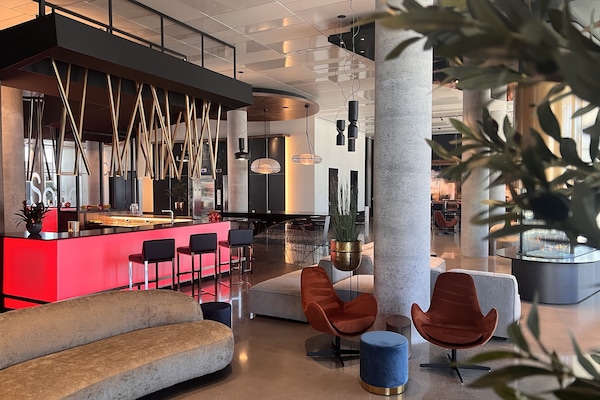 Coin salon dans le hall