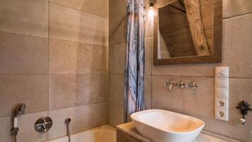Dusche, Haartrockner, HandtĂŒcher, Seife