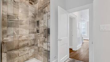 Een douche, een haardroger