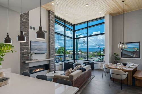 Dog Friendly Top Floor Condo w/Rooftop Hot tub