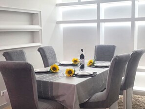 House | Tempat makan