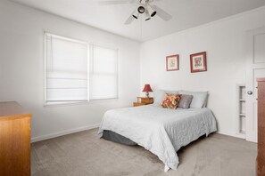 2 bedrooms, iron/ironing board, Internet, bed sheets