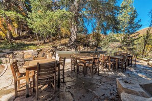 Outdoor dining - Sundance Splendor: 5-Bed Cabin Oasis with Majestic Mountain Views (Sundance)