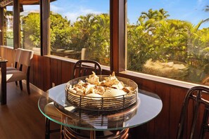 Outdoor dining - Holomakani Retreat: Your Ohana's Hale (Home) by Kaanapali Beach (Lahaina)