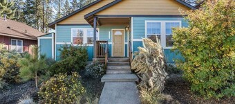 Bluebird Day - Raven Sky Bungalow in Bend, OR, with 2 bedrooms. Pet friendly!