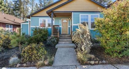 Bluebird Day - Raven Sky Bungalow in Bend, OR, with 2 bedrooms. Pet friendly!