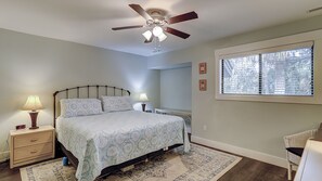 2 bedrooms, iron/ironing board, internet, bed sheets