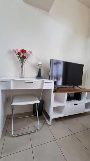 Interior - MakatiCity Condo for 4pax, w/ Pool, near malls,CBD.
 (Makati)