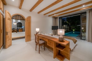 4 bedrooms, in-room safe, desk, iron/ironing board - Casa Donilo  (Canggu)
