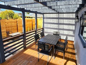屋外ダイニングエリア