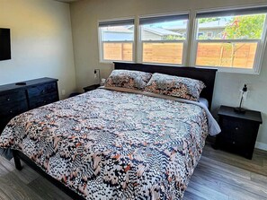 2 chambres, fer et planche à repasser, lit de bébé portatif, Wi-Fi