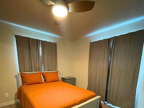 2 室のベッドルーム、アイロン / アイロン台、旅行用ベビーベッド��、WiFi