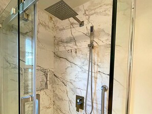 Badewanne, Haartrockner