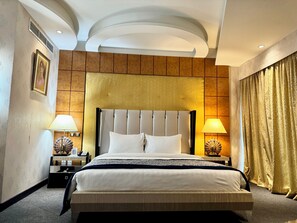 Svit Executive | Skrivbord, mörkläggningsgardiner, ljudisolering och strykjärn/strykbräda