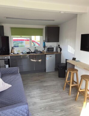 Chalet | Dining - F17 Rickardos Holiday Lets (Mablethorpe)