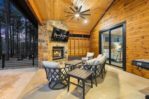 Terrace/patio - Luxe Cabin w/Heated Pool, Game Loft, Hot Tub (Broken Bow)