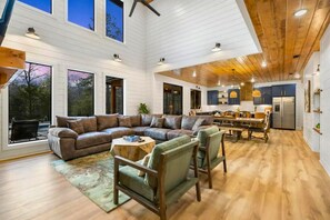 Smart TV, fireplace - Luxe Cabin w/Heated Pool, Game Loft, Hot Tub (Broken Bow)