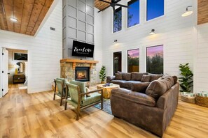 Interior - Luxe Cabin w/Heated Pool, Game Loft, Hot Tub (Broken Bow)