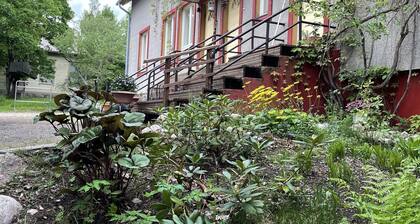 Charming old school house near Lahti. Pet-Friendly!