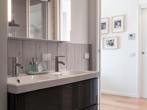 Douche, serviettes fournies