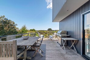 Outdoor dining - Panoramic Views & Contemporary Style (Blairgowrie)