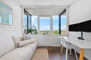 Smart TV, fireplace, foosball - Panoramic Views & Contemporary Style (Blairgowrie)