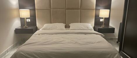 2 chambres, fer et planche à repasser, Wi-Fi, draps fournis