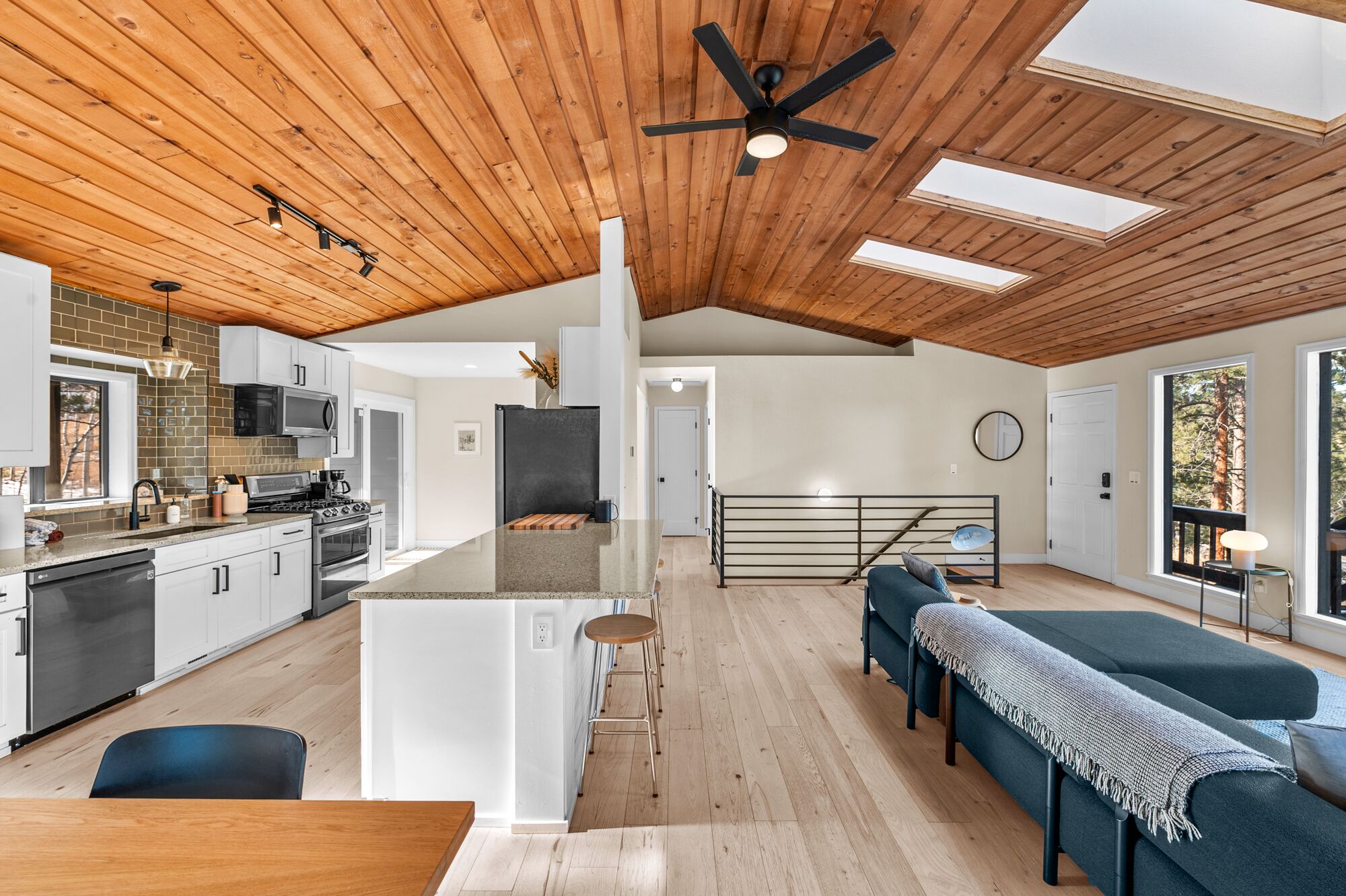 - New Listing-Private Hot Tub-Modern Mountain Escape