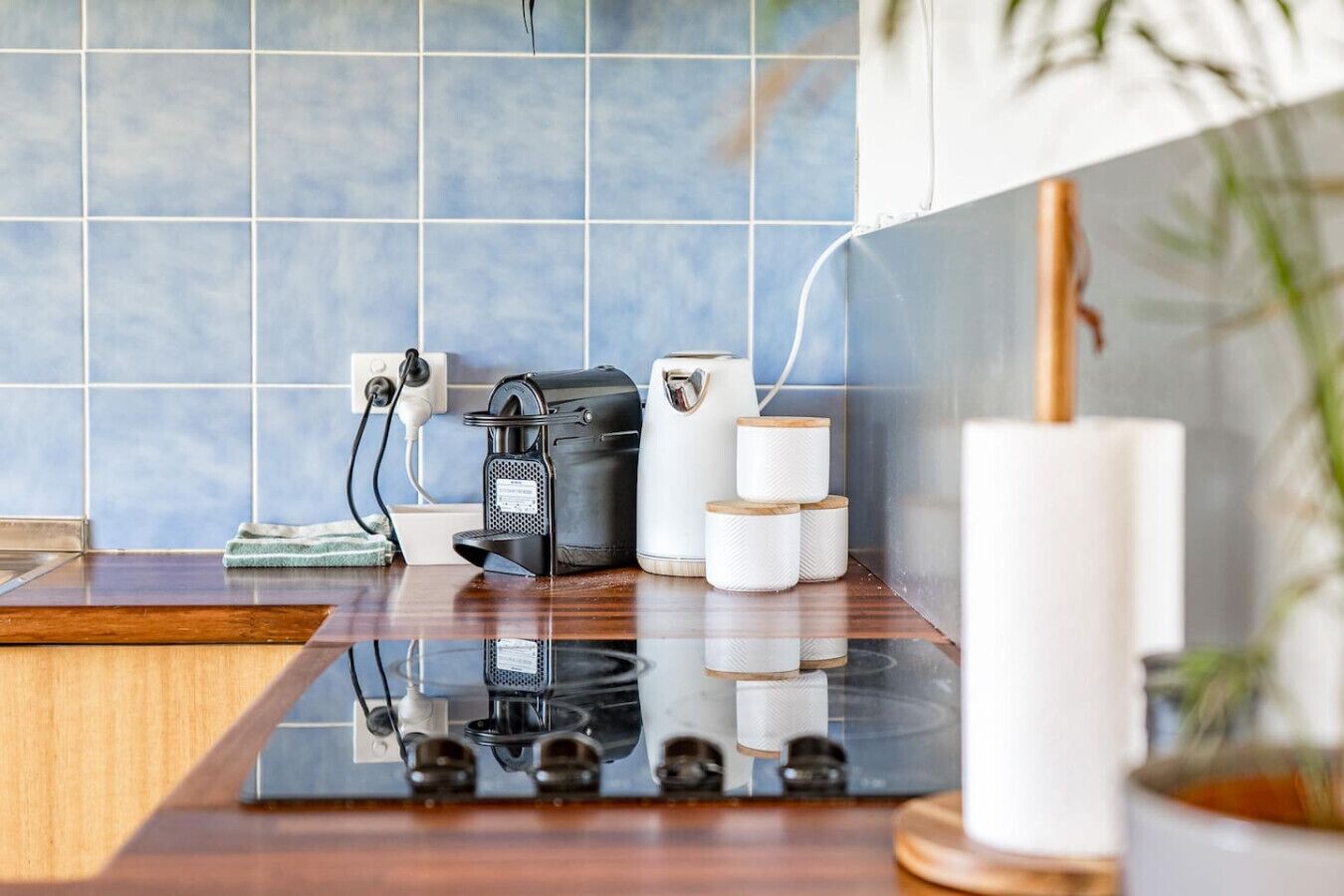 Fridge, microwave, oven, coffee/tea maker