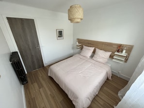 3 bedrooms, desk, iron/ironing board, WiFi - A 5 Minutes à Pied de Nombreux Attractions ! Ideal Pour les Familles (Reims)