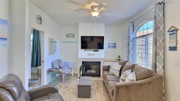 Smart TV, fireplace