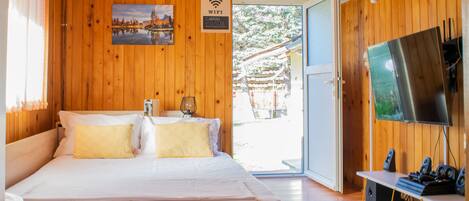 1 bedroom, in-room safe, desk, WiFi