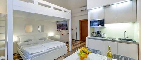 1 camera, Wi-Fi, lenzuola