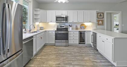 6 Bed/3 Bath North Cape San Blas Beach Front Home - Steps to the Ocean!!