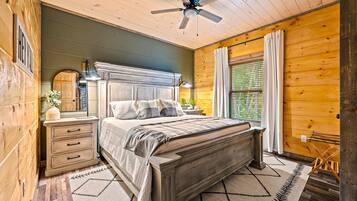 4 dormitorios, escritorio, tabla de planchar con plancha y cuna de viaje