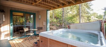 Entire Duplex Mt Retreat w/Hot Tub and Stunning Views!