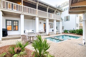 Outdoor dining - Private Pool! 3 min walk to Town Center and Beach! (Inlet Beach)