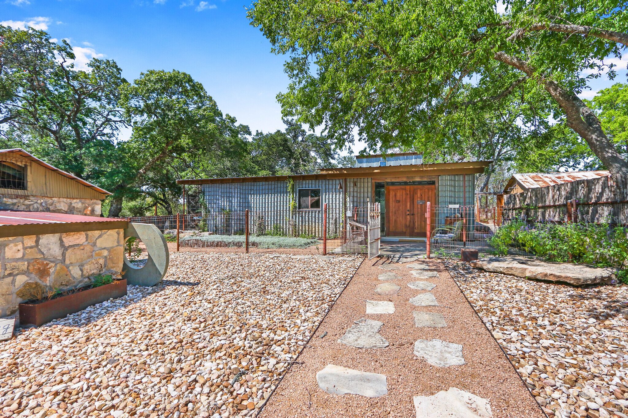 Camino Ranchito- Bodega House I 4BR. 2BA, outdoor spaces