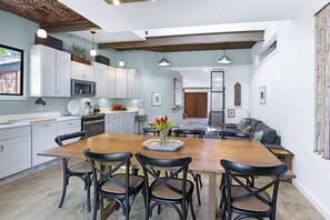 Dining - Camino Ranchito- Bodega House I Hot tub, Stars, Families (Wimberley)