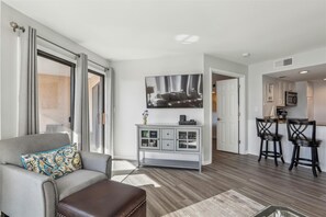 TV - 2514 Villamare ~ 5th Floor Villa, Just Steps to Beach (Hilton Head Island)