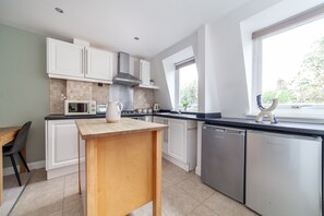 Leilighet | Eget kjøkken | Kjøleskap, ovn, kokeplater og kaffetrakter/tekoker