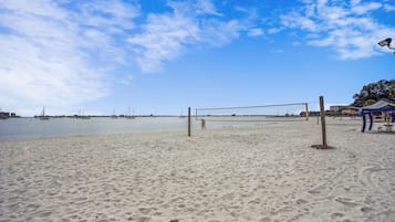 Una spiaggia nelle vicinanze