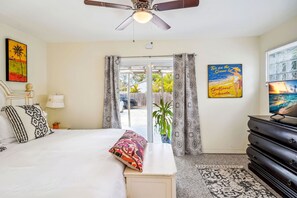 1 bedroom, iron/ironing board, free WiFi, bed sheets - Pet Friendly~ Close to Beach~ Parking Included (Gulfport)