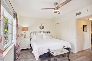 1 bedroom, iron/ironing board, free WiFi, bed sheets - Can't Beat the Location~ Pet Friendly~ Parking Available~ 1BR Beach Quarters #5 (Gulfport)