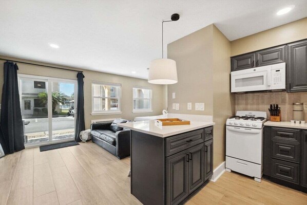 Microwave, stovetop, dishwasher, coffee/tea maker - "Gulf Paradise 116 J" Studio-Sleeps 4 (Panama City Beach)