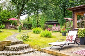 Property grounds - Stunning 4 bedroom country home with hot tub, 15 minutes from Glasgow west end. (Clydebank)