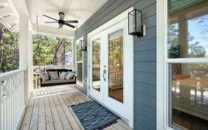 Terrace/patio - Seagrove Beach Home + Bikes, Pet Friendly & Cozy (Santa Rosa Beach)