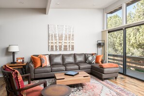 Smart TV, fireplace - NEW! Thunder Mountain View and Home Spa Experience (Sedona)