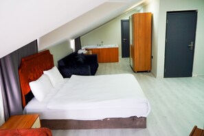 Business Suite | Private spa tub